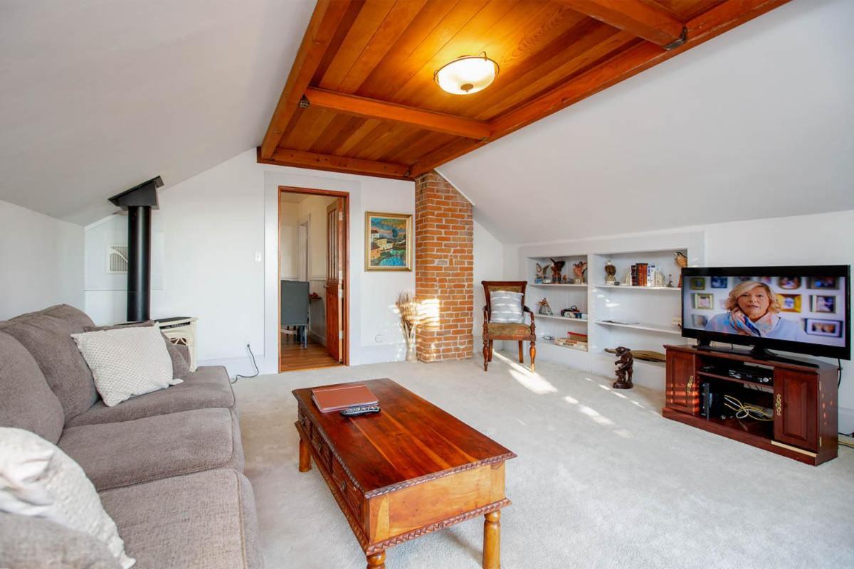 Alameda 3Br Unique Victorian Penthouse With Deck And Outdoor Furniture, Ac, 3 Blocks To Beach & Shopping Center & 2 Free Parking Spaces Bagian luar foto