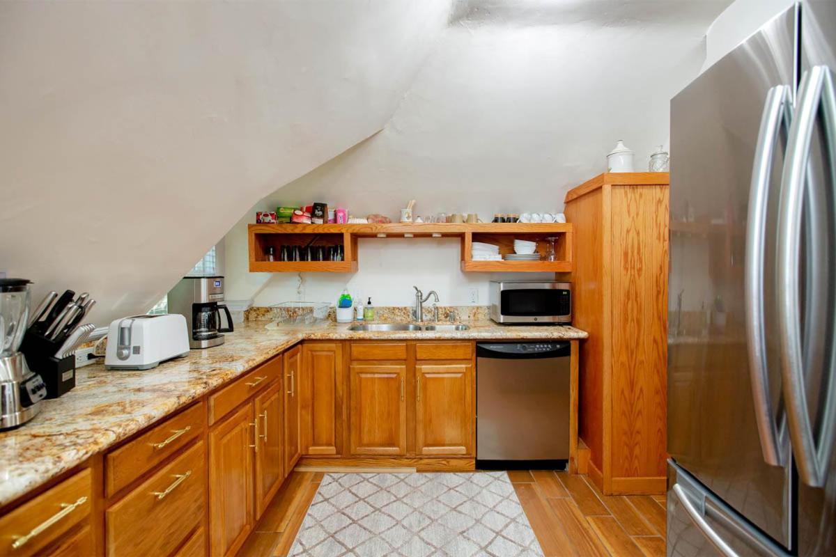 Alameda 3Br Unique Victorian Penthouse With Deck And Outdoor Furniture, Ac, 3 Blocks To Beach & Shopping Center & 2 Free Parking Spaces Bagian luar foto