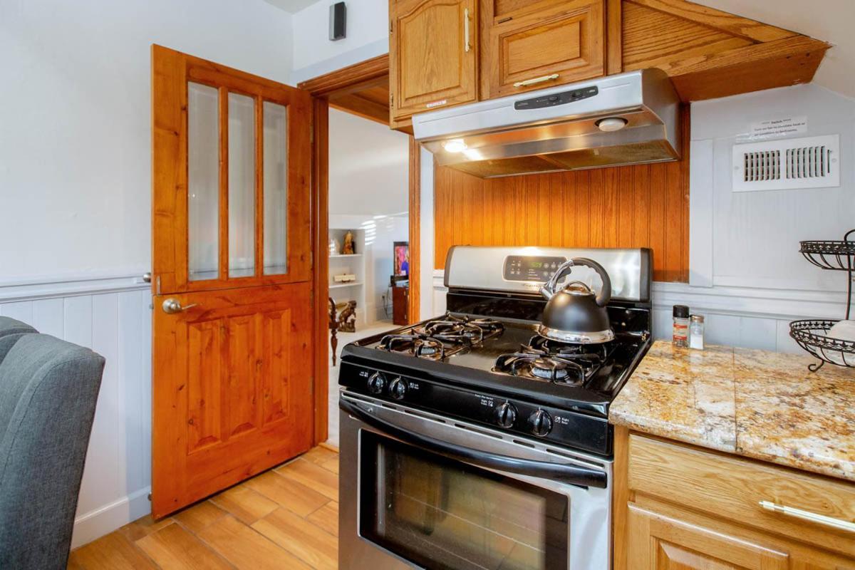 Alameda 3Br Unique Victorian Penthouse With Deck And Outdoor Furniture, Ac, 3 Blocks To Beach & Shopping Center & 2 Free Parking Spaces Bagian luar foto