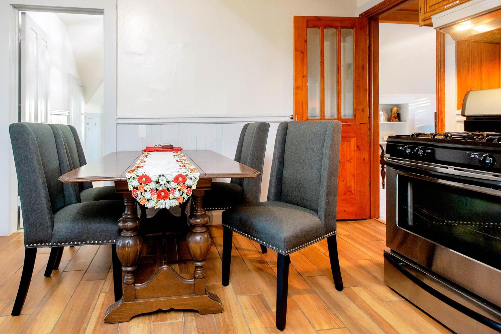 Alameda 3Br Unique Victorian Penthouse With Deck And Outdoor Furniture, Ac, 3 Blocks To Beach & Shopping Center & 2 Free Parking Spaces Bagian luar foto